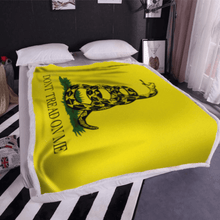 Load image into Gallery viewer, Gadsden Don't Tread On Me Sherpa Blanket - 50x60 + Free Matching 3x5 Single Reverse Flag